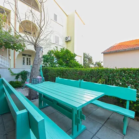 9 * Makarska