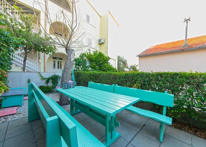 9 * Makarska