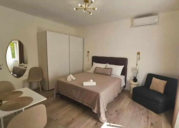 9 Makarska