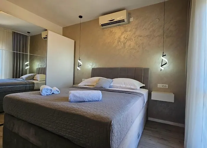 9 * Makarska