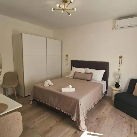 9 Makarska